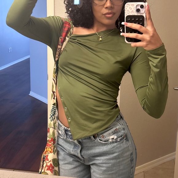 Green Top - Picture 2 of 3